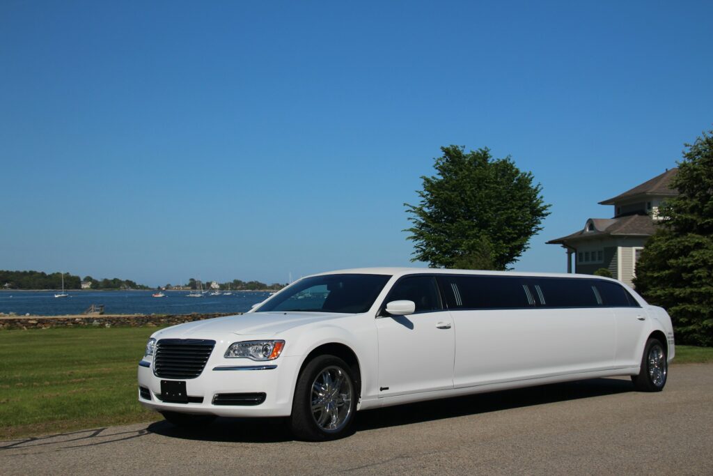 How Quinceañera Limousine Rentals Lower Stress on Event Day