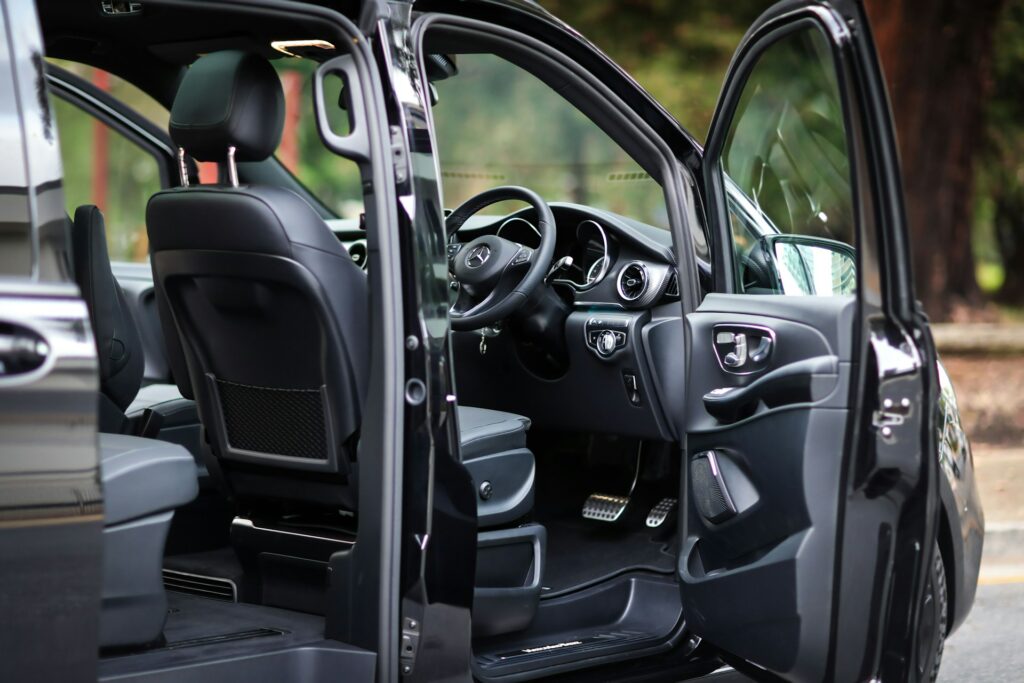 LA-to-Vegas Limo Trip Checklist: Driver Hours, Pickup Zones, Luggage, Returns