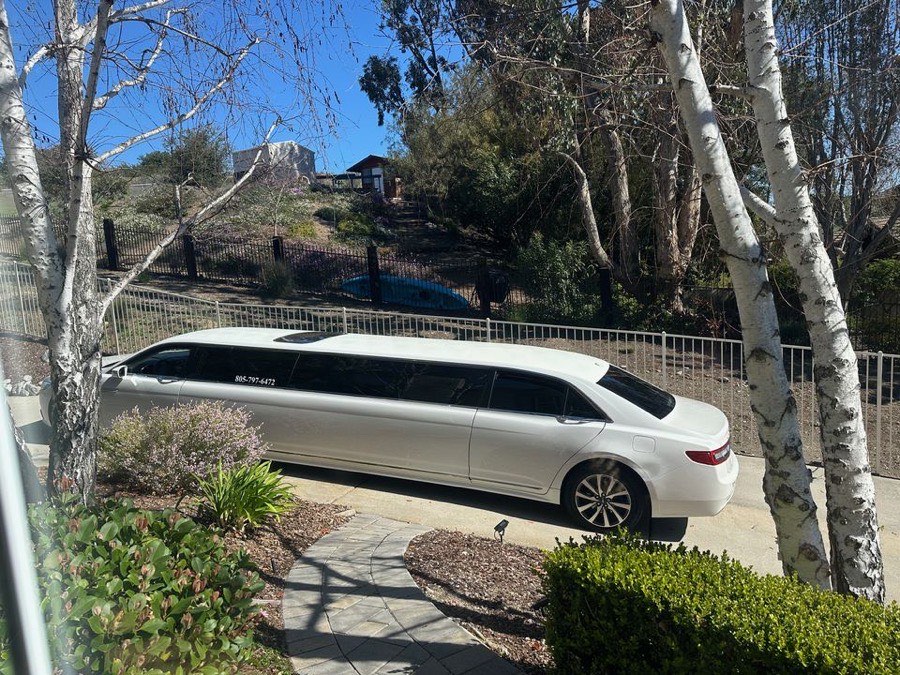 Lincoln MKT stretch limousine
